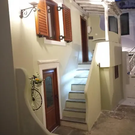 Ellis Skiathos Town